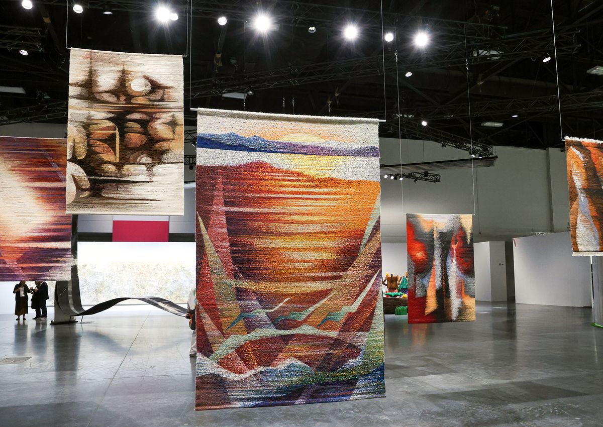 Lee ShinJa, Dawn (1980s), Tina Kim Liliana Mora