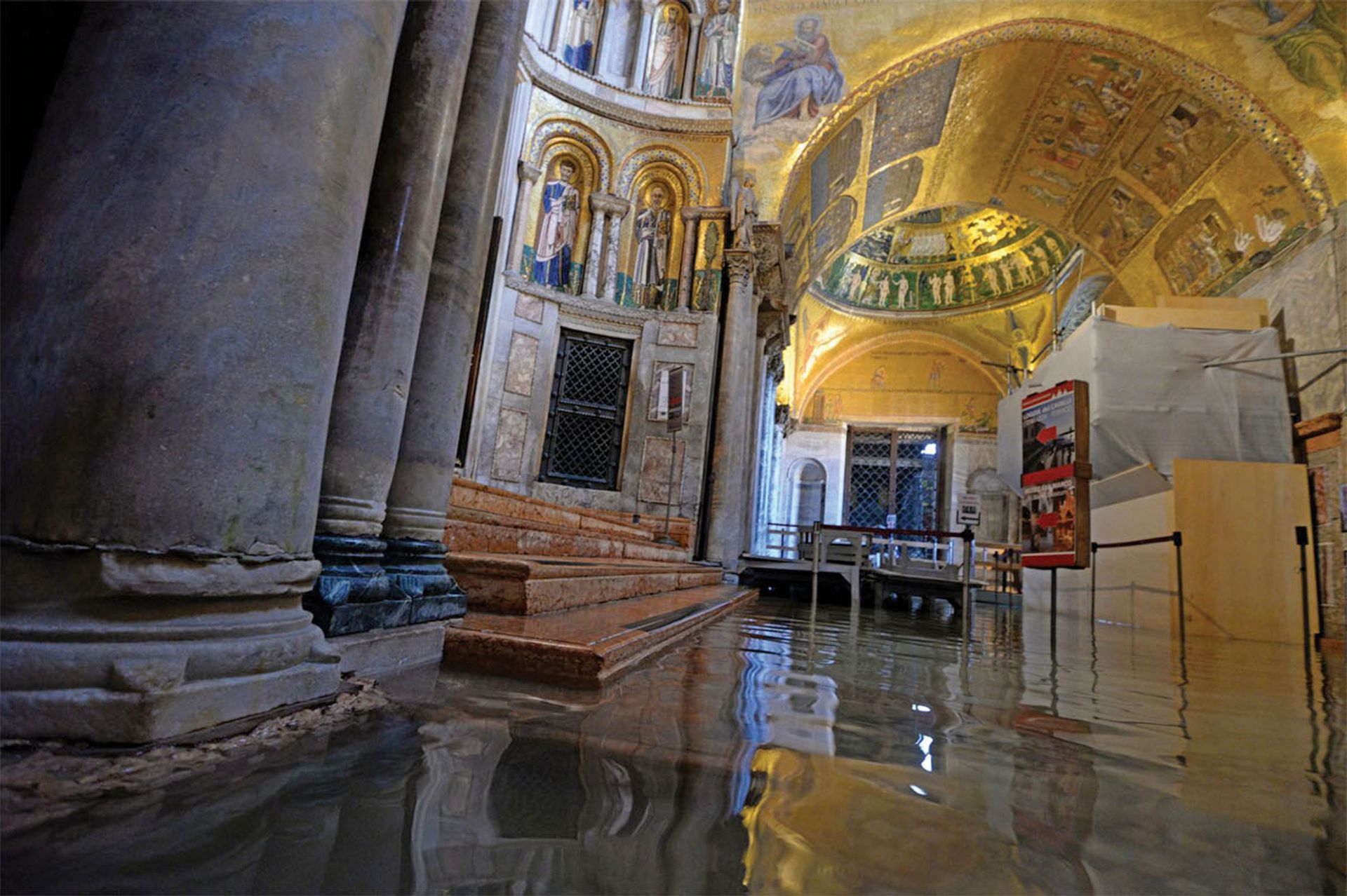 A flooded St Mark's Basilica © Andrea Merola
