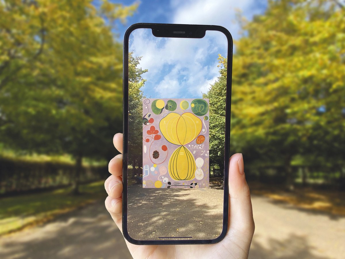 Hilma af Klint Walk, produced by studio Acute Art, enables users to view 18 augmented reality versions of Af Klint’s work along the path that runs between Frieze London and Frieze Masters. A virtual reality experience is also taking place at several venues Courtesy of Stolpe Publishing and Acute Art