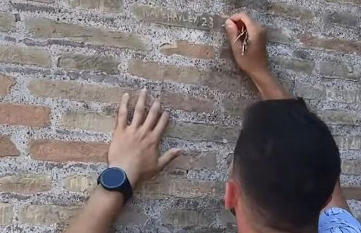 If caught the tourist could face a fine of up to €15,000 or a prison sentence
Courtesy @rytz587 via YouTube