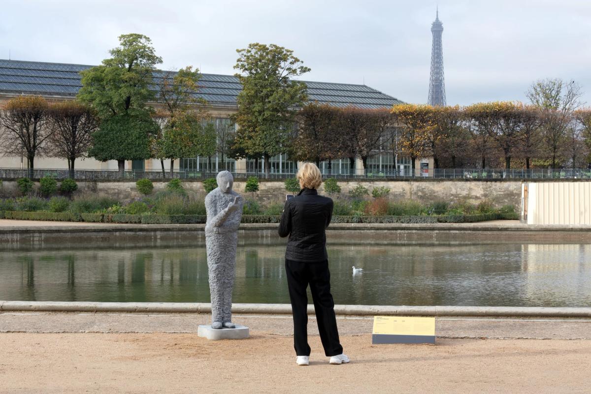 Judith Hopf's Phone User 4 (outdoor) (2022) in the Tuileries Gardens as part of the Sites programme

Courtesy of Paris+ par Art Basel