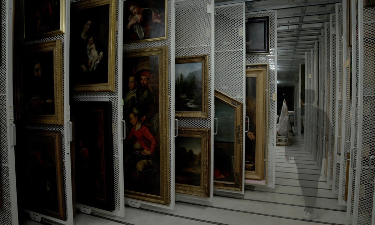 An experimental ‘art heist’ film leaves paintings in the vault and strands unresolved An experimental ‘art heist’ film leaves paintings in the vault and strands unresolved