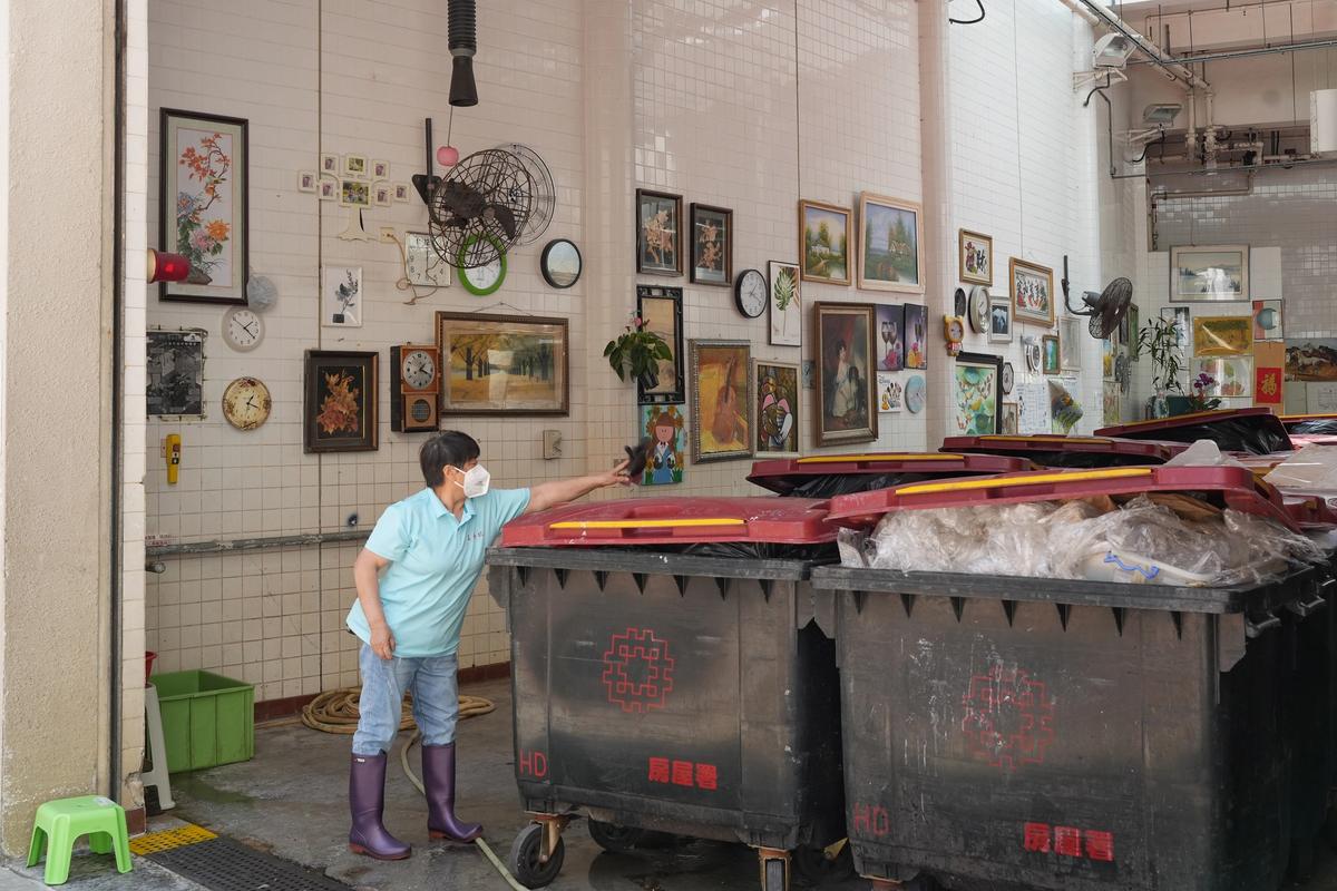 Workers hung up paintings at a refuse collection point in Kwai Chung Estate, Hong Kong

Photo: Kyle Lam/HKFP