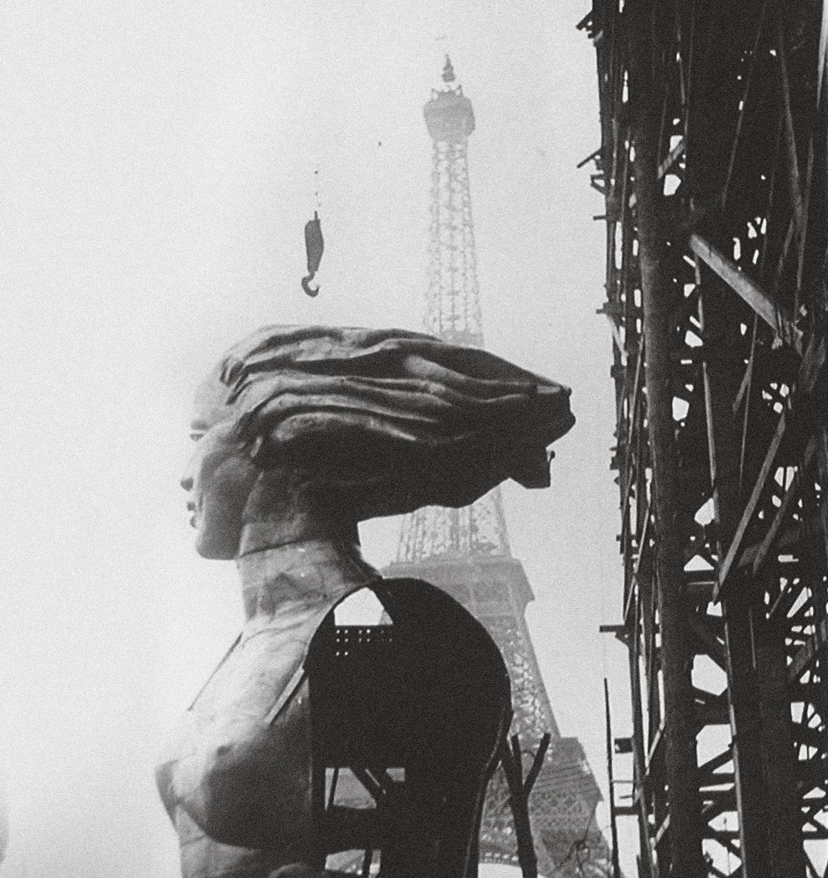 Iofan’s Soviet Pavilion under construction for the Paris Exposition of 1937, with Russian artist Vera Mukhina’s huge sculpture as its highpoint © Heritage Images/Fine Art Images/Getty Images