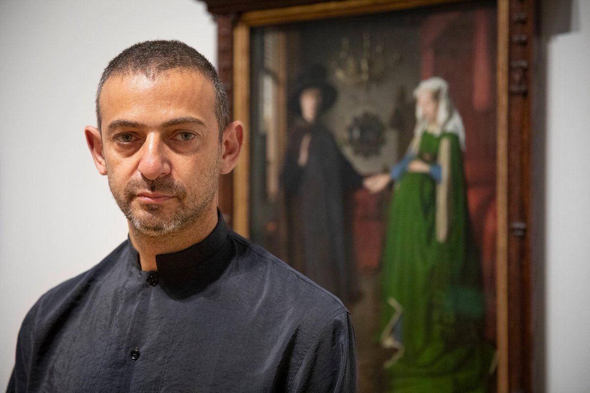 Ali Cherri in front of Van Eyck’s The Arnolfini Portrait at the National Gallery. © Photo: The National Gallery, London
