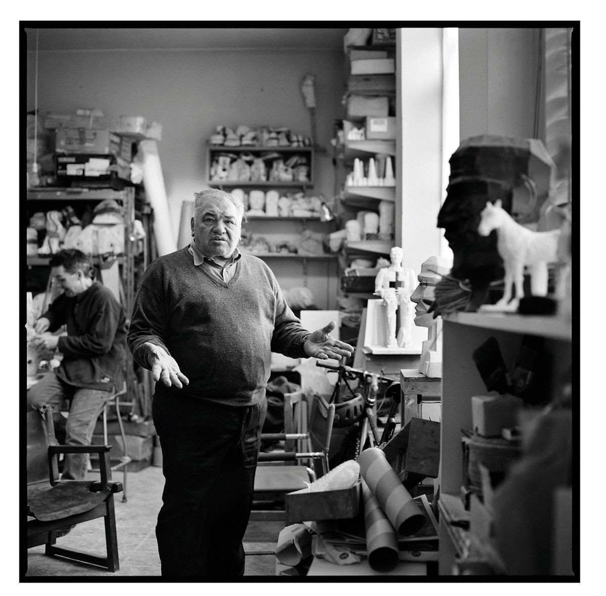 “Incredibly prolific”: Eduardo Paolozzi photographed by Debra Hurford Brown. The Scottish artist hailed from an Italian family in the Edinburgh dockyard district of Leith 1999/2023 courtesy National Galleries Scotland