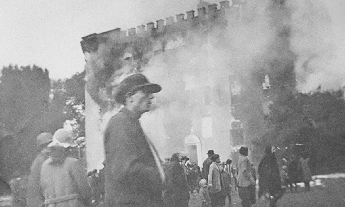 Book investigates why so many Irish country houses were subject to devastating arson attacks in the 1920s Book investigates why so many Irish country houses were subject to devastating arson attacks in the 1920s