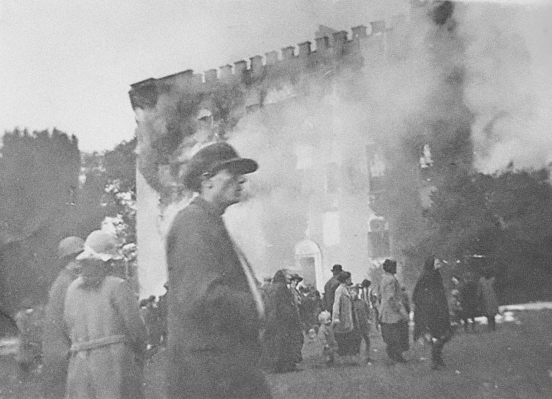 A time of revolution: Macroom Castle, County Cork, August 1922. This is a rare image of an Irish country house in the midst of burning Photo in the author’s possession