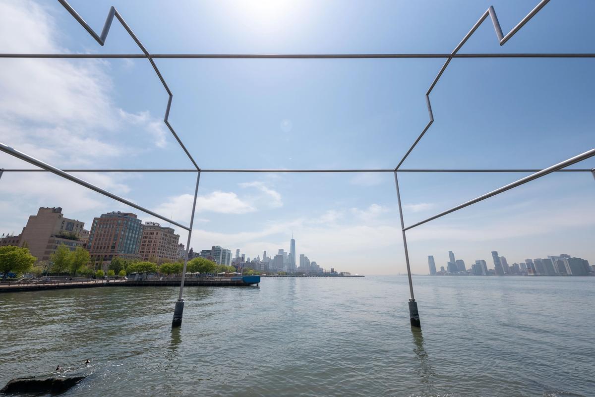 David Hammons, Day’s End (2014-21), stainless steel and precast concrete, 52 ft high, 325 ft long, 65 ft wide © David Hammons. Photo: Timothy Schenck