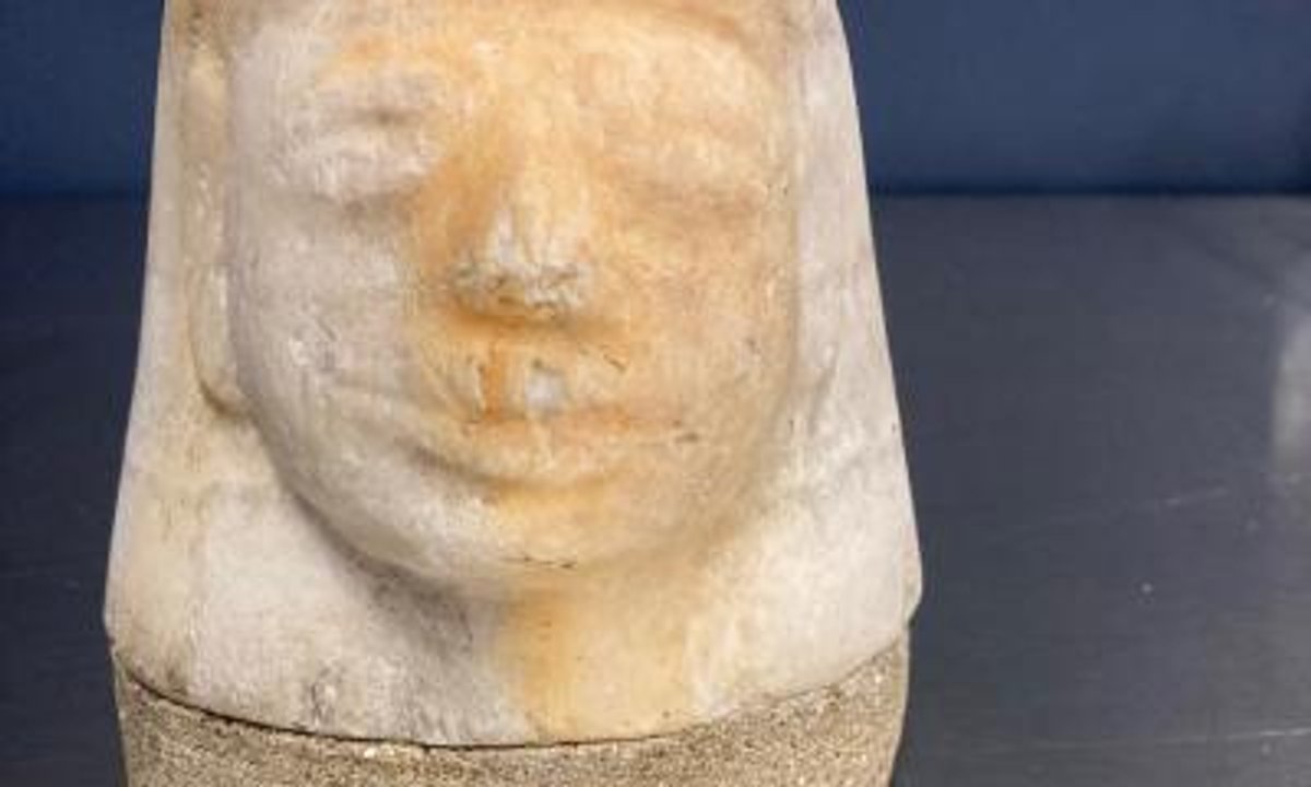 US customs brokers seize historical Egyptian lid for mummy liver US customs brokers seize historical Egyptian lid for mummy liver