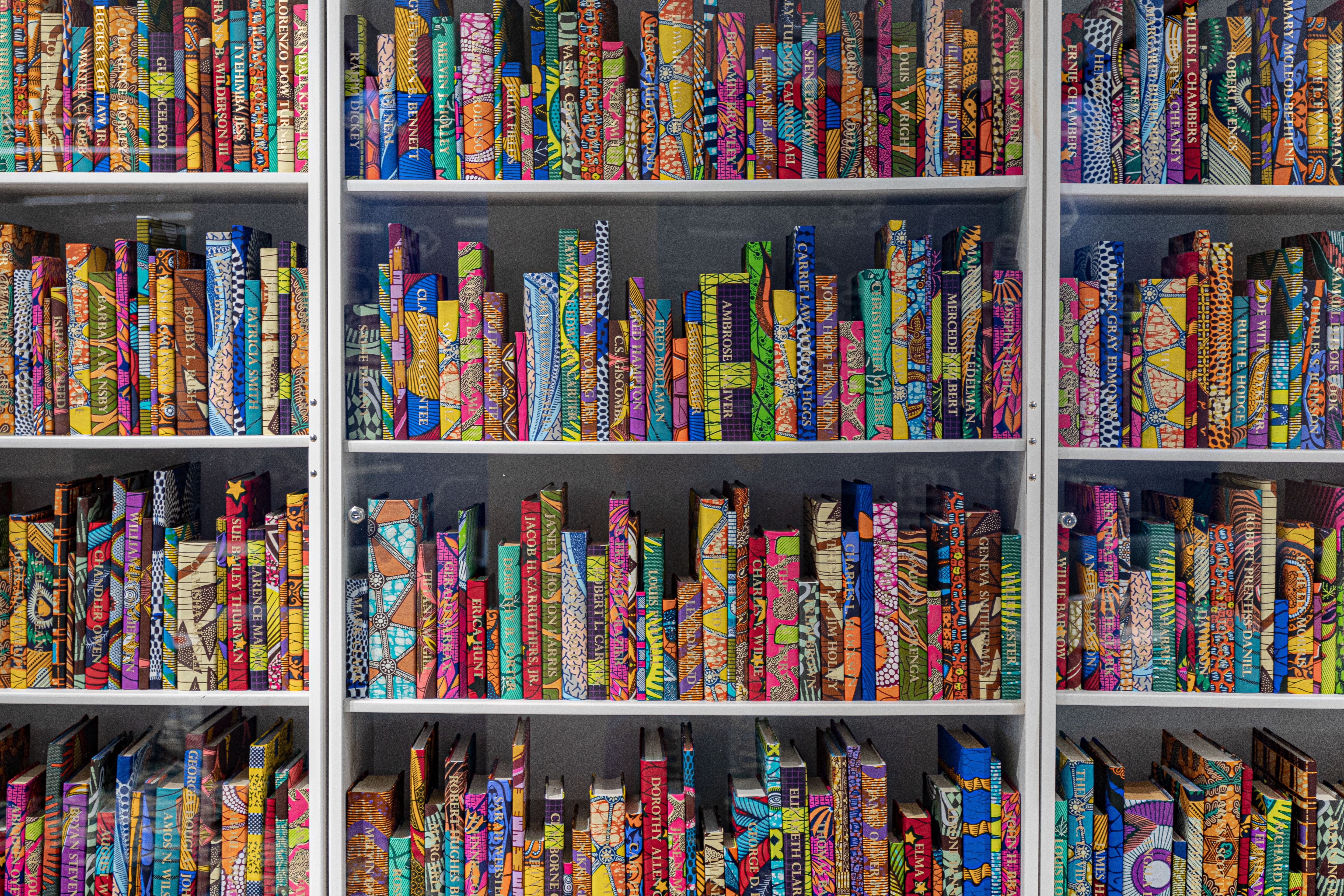 Yinka Shonibare, The American Library Collection (The Great Migration: Poets, Philosophers, Historians), 2022 Courtesy of The Rollins Museum of Art. Photo by Scott Cook