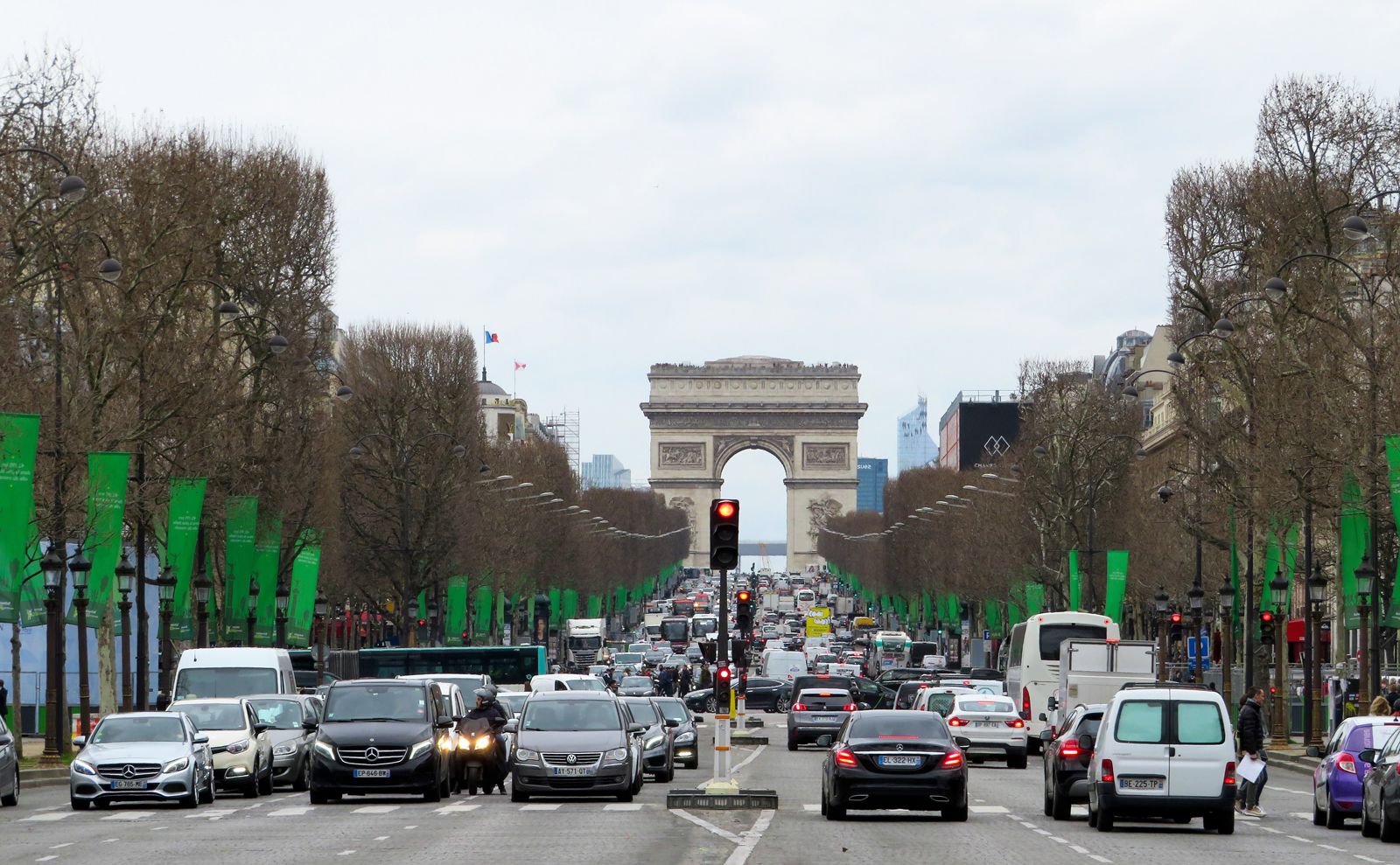 Champs lys es one of Paris s most polluted roads to be