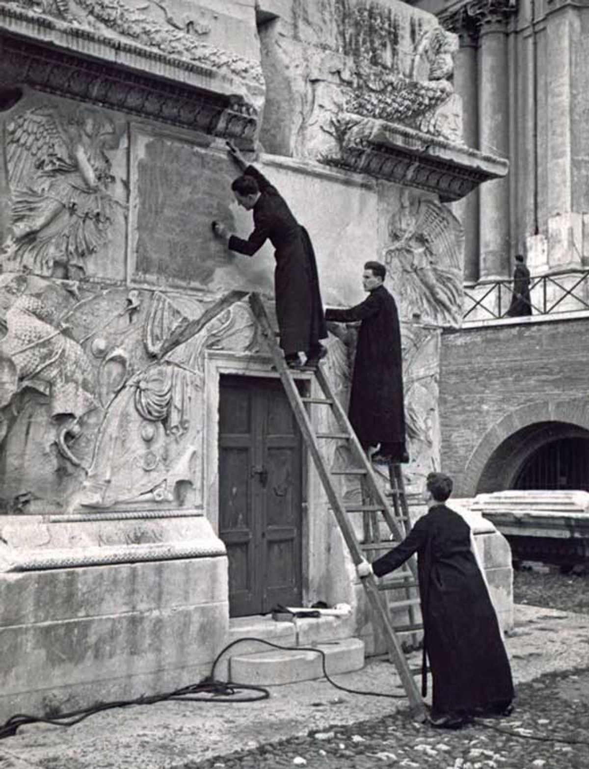 “Superb lettering”: Father Edward Catich taking a rubbing of the inscription on Trajan’s Column, Rome, around 1950

Courtesy St Ambrose University Archives, Davenport
