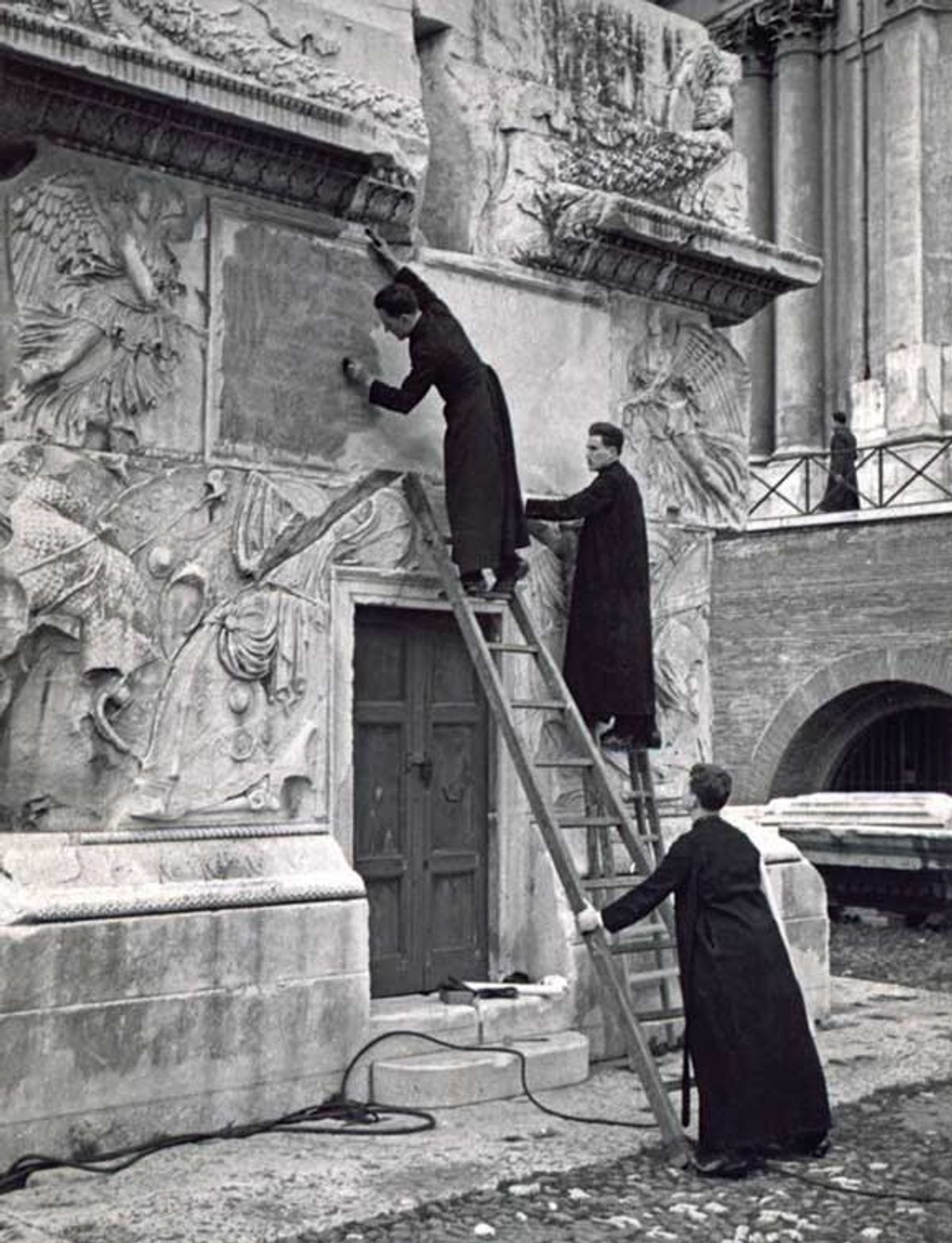 “Superb lettering”: Father Edward Catich taking a rubbing of the inscription on Trajan’s Column, Rome, around 1950
Courtesy St Ambrose University Archives, Davenport