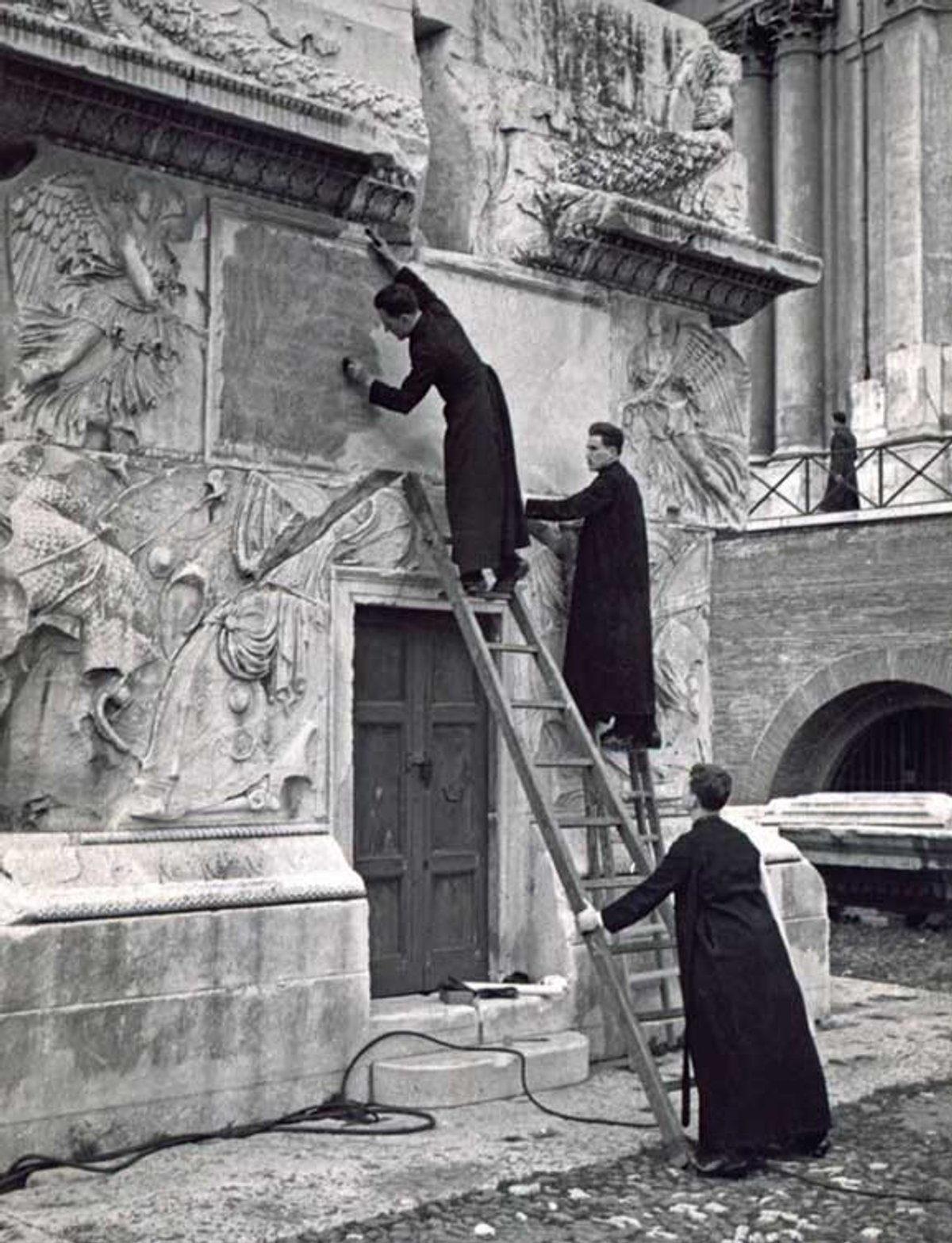 “Superb lettering”: Father Edward Catich taking a rubbing of the inscription on Trajan’s Column, Rome, around 1950
Courtesy St Ambrose University Archives, Davenport