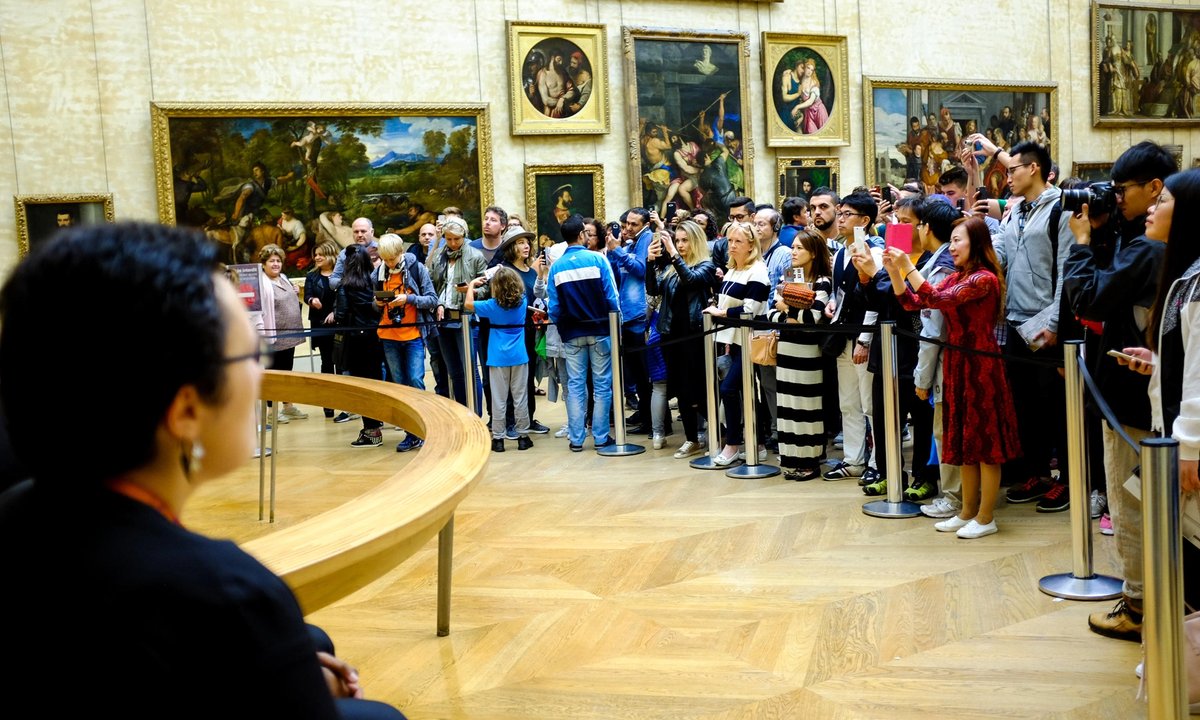 Have security guards' shifting remits left the Louvre vulnerable to a heist?