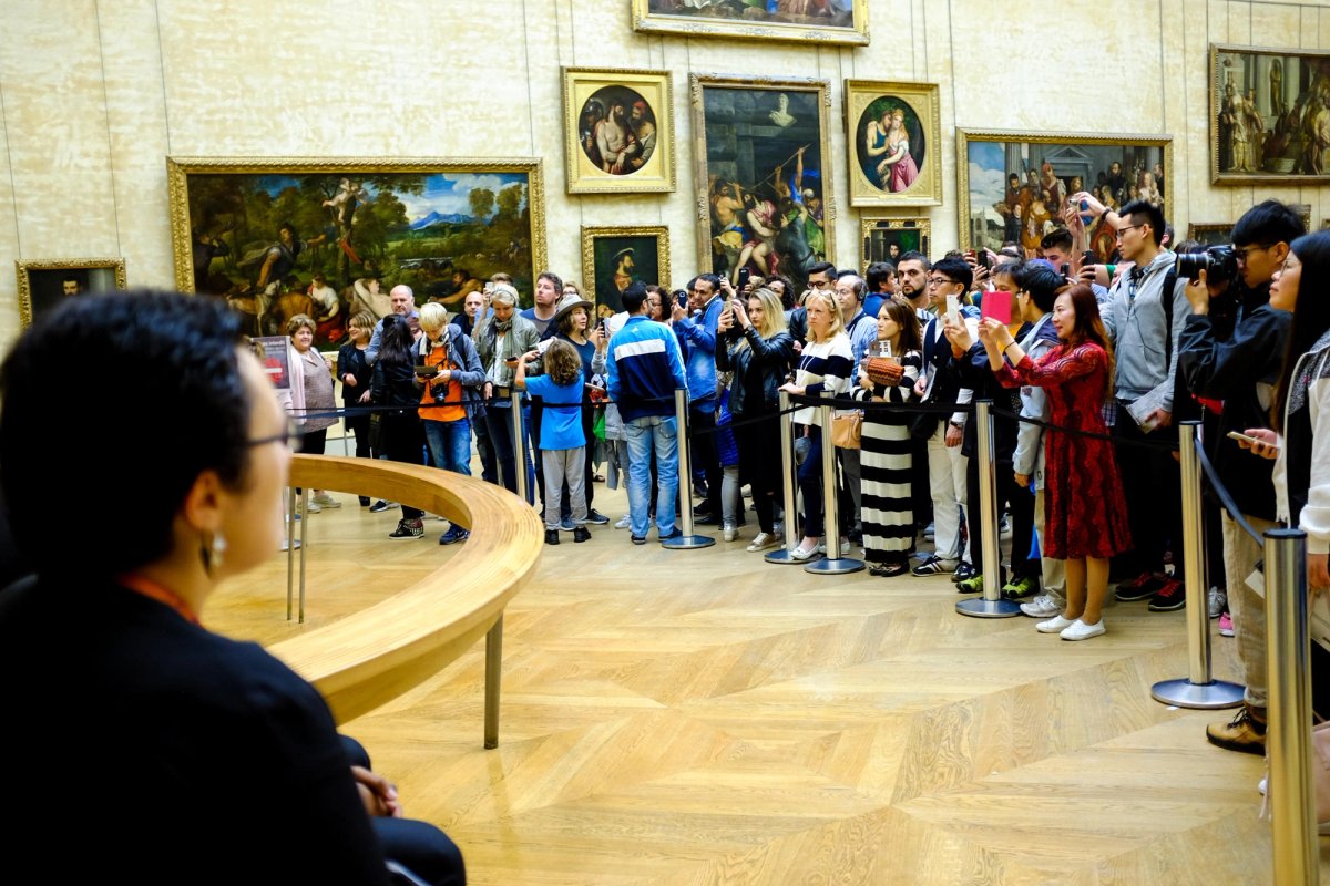 Security watches as people take photos of the Mona Lisa in 2016
Photo: Tim Boyles (Alamy)