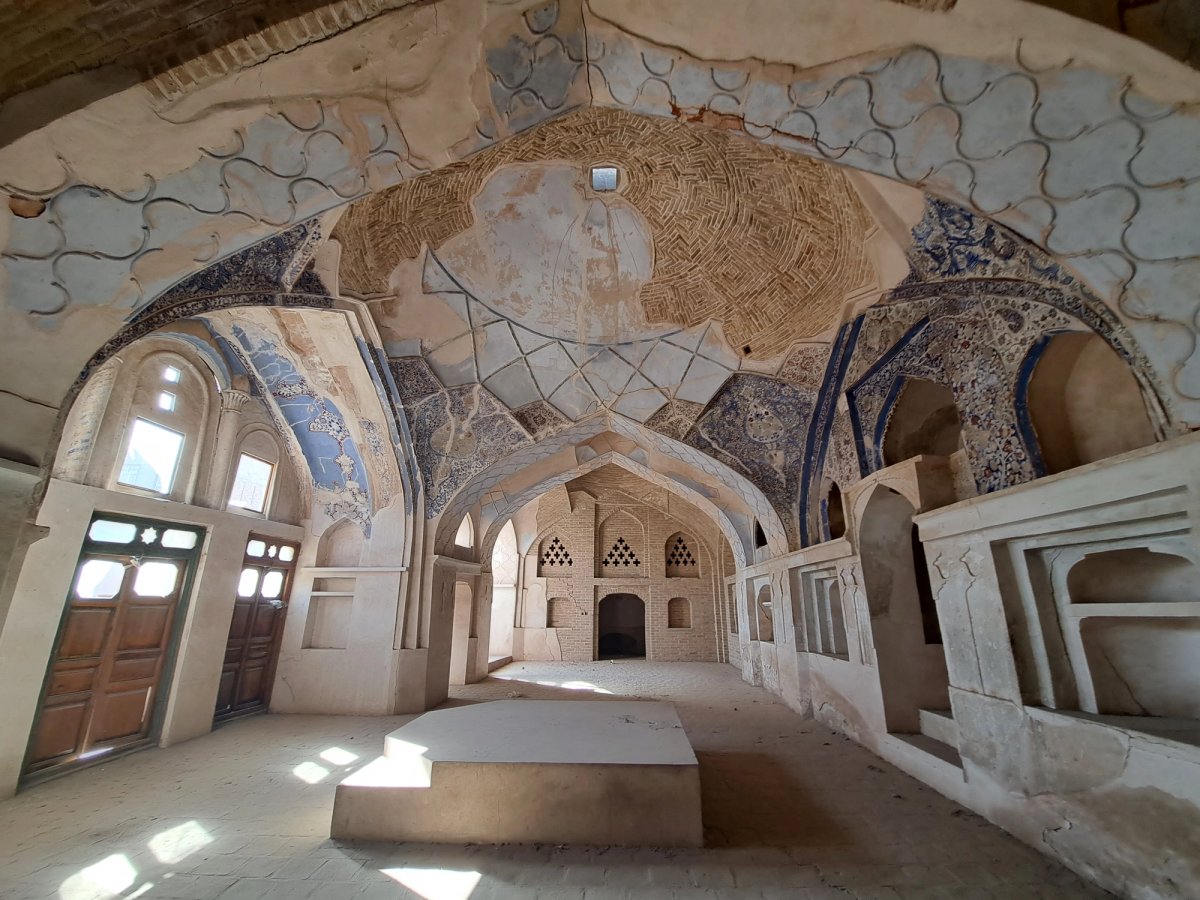 The main double height prayer space in Yu Aw synagogue. The walls in this space appear to be slightly leaning. © Sarvy Geranpayeh