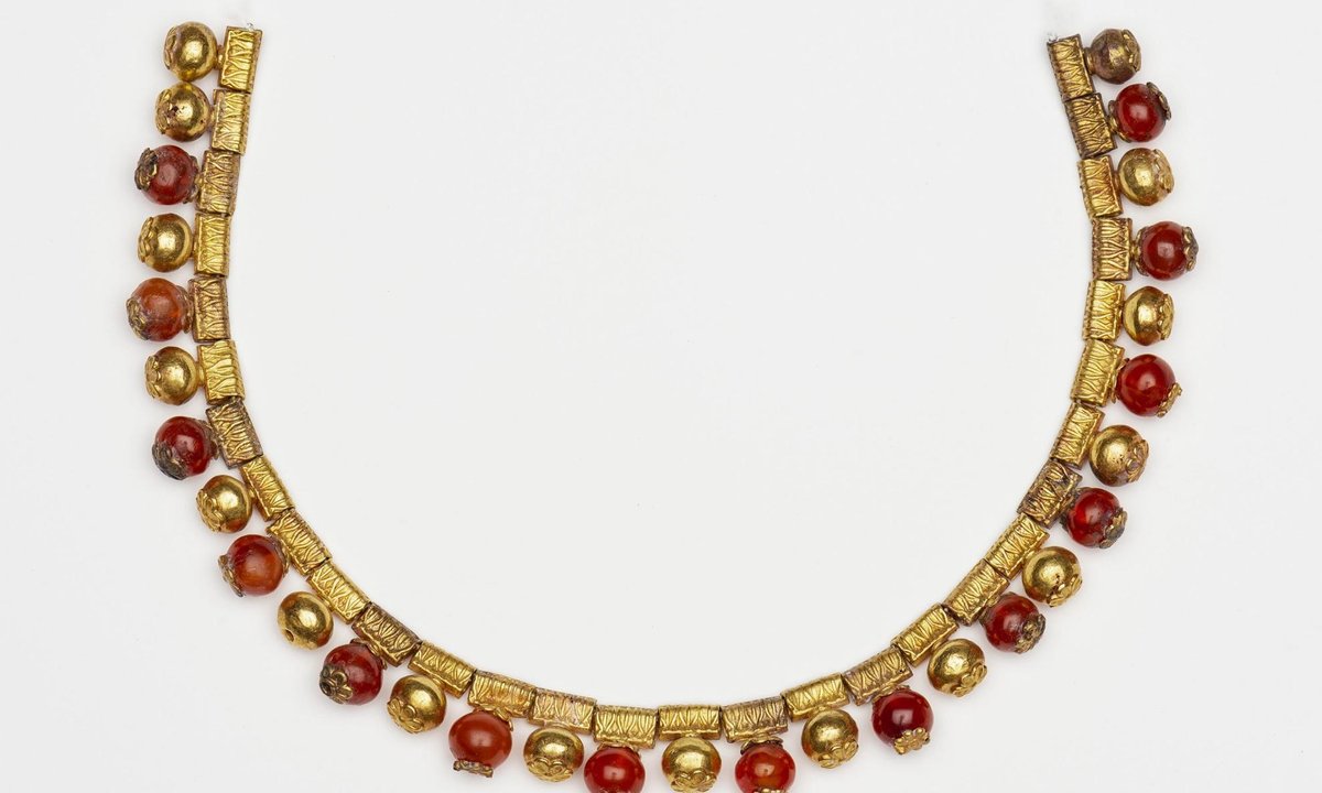 MFA Boston returns necklace that was likely looted from a tomb to Turkey MFA Boston returns necklace that was likely looted from a tomb to Turkey