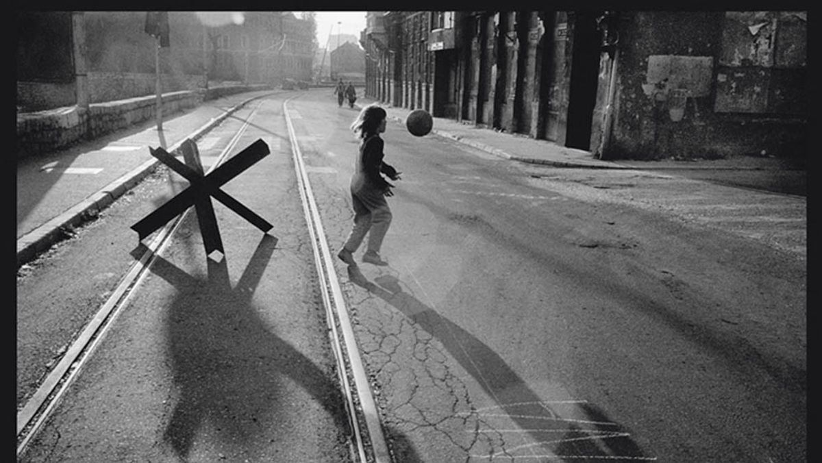 Paul Lowe, an award-winning photographer, documented the siege of Sarajevo © Paul Lowe, courtesy the artist/Panos Pictures