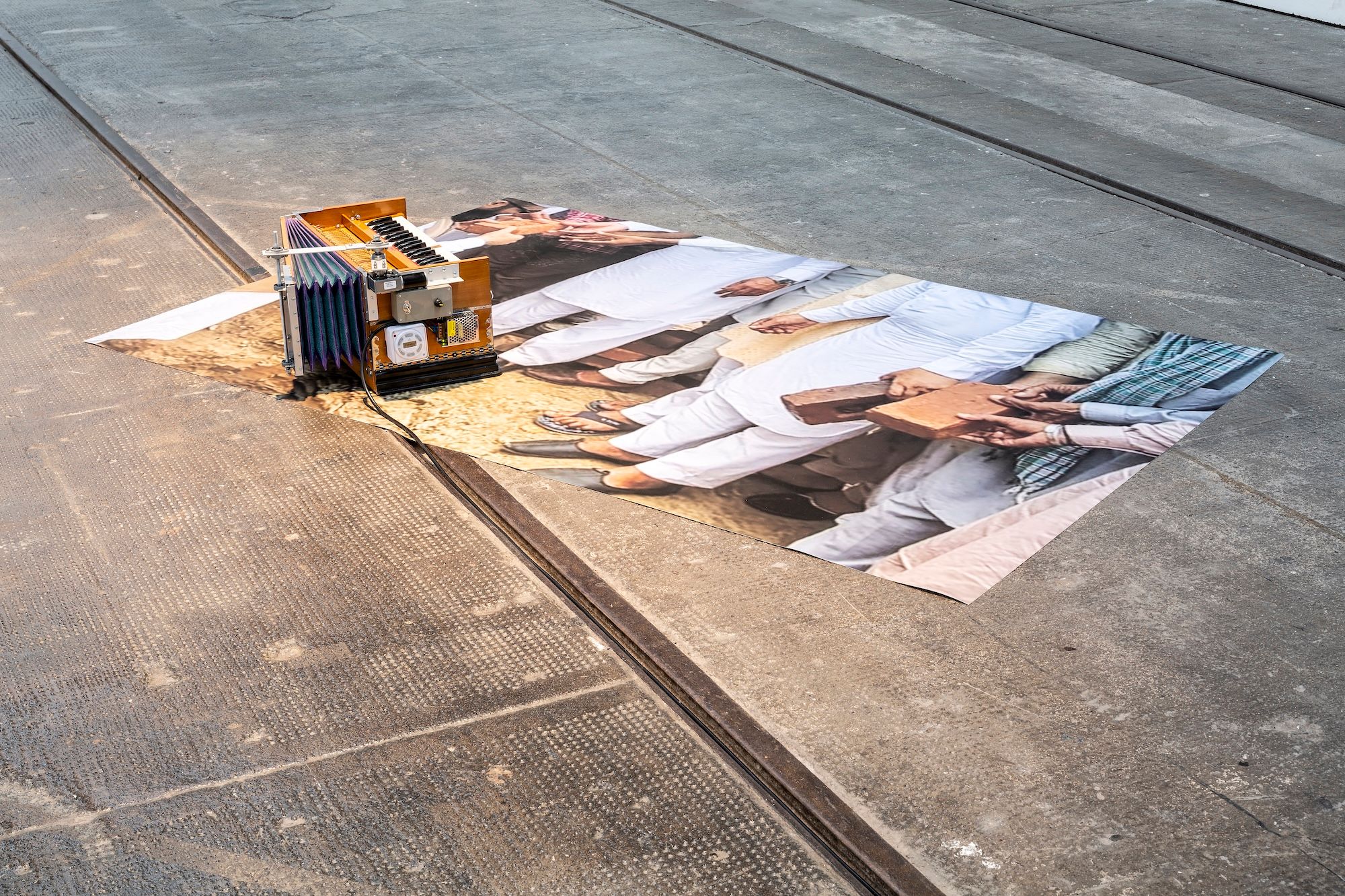 Installation view of Jasleen Kaur’s Alter Altar (2023) at Tramway, Glasgow Photo: Keith Hunter. Courtesy the artist; Tramway, Glasgow; and Hollybush Gardens, London