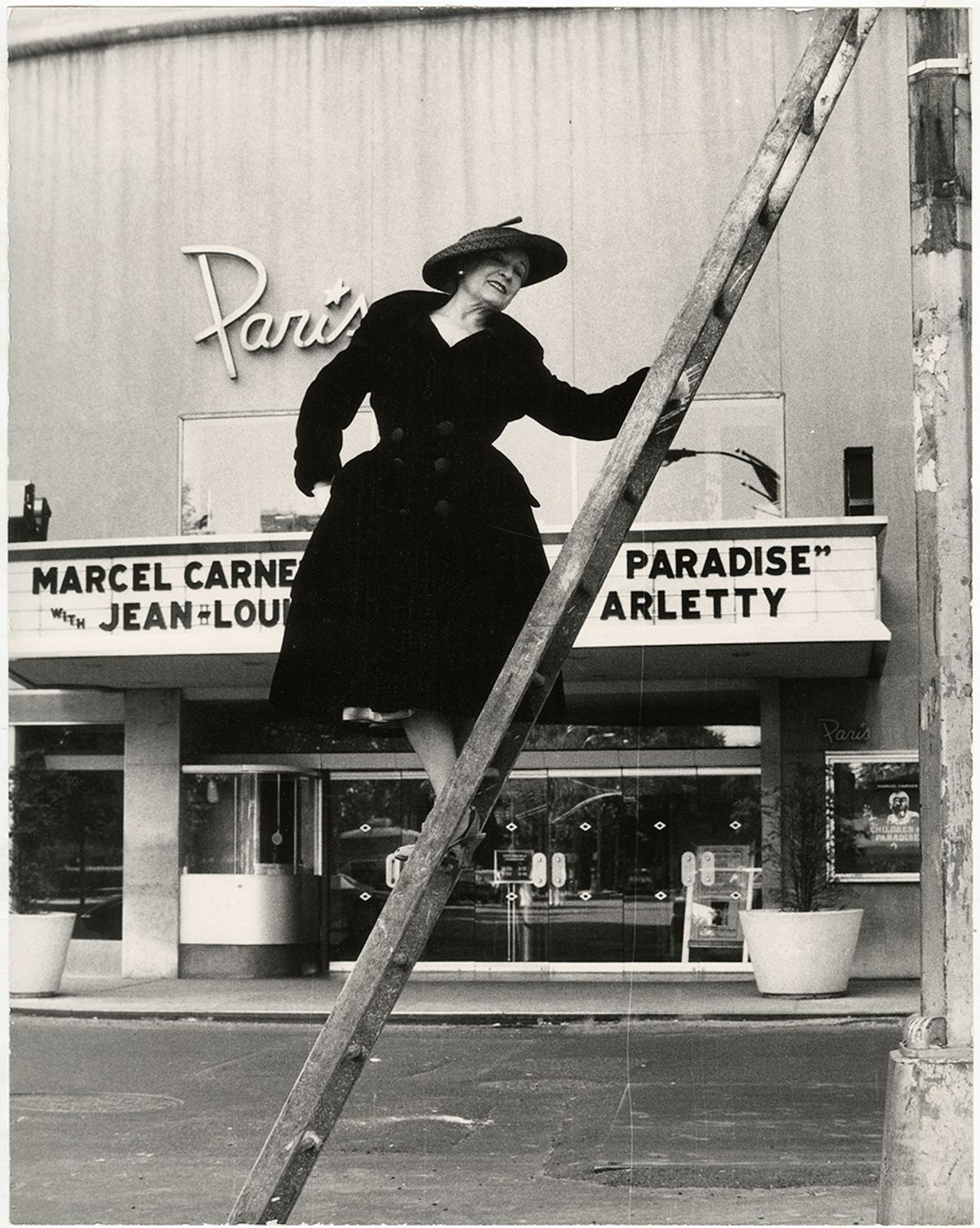Facades photo by Bill Cunningham featuring Editta Sherman at the Paris Theater, New York
© The artist