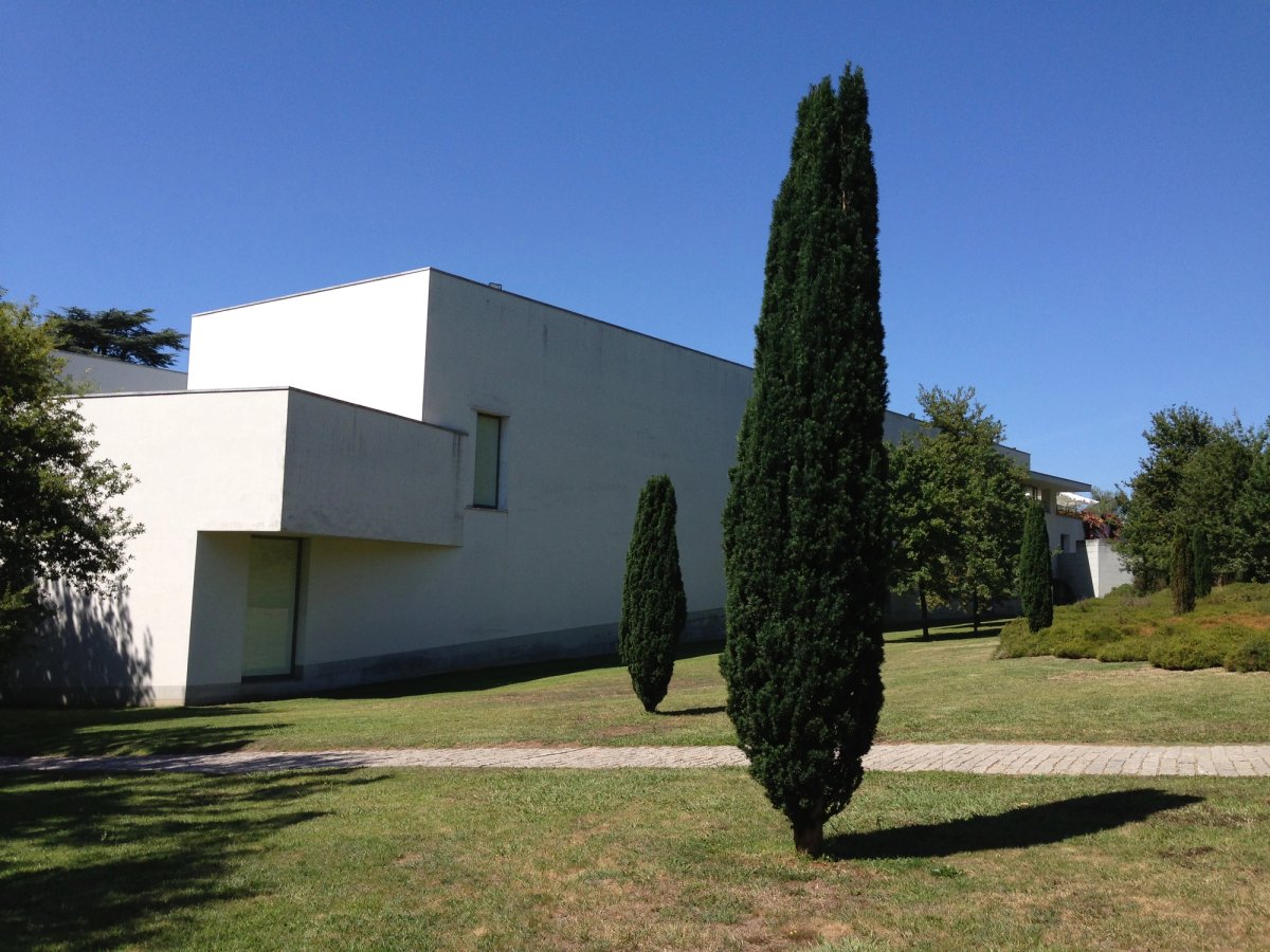 Serralves Museum of Contemporary Art in Porto © Wikimedia; Caravasar
