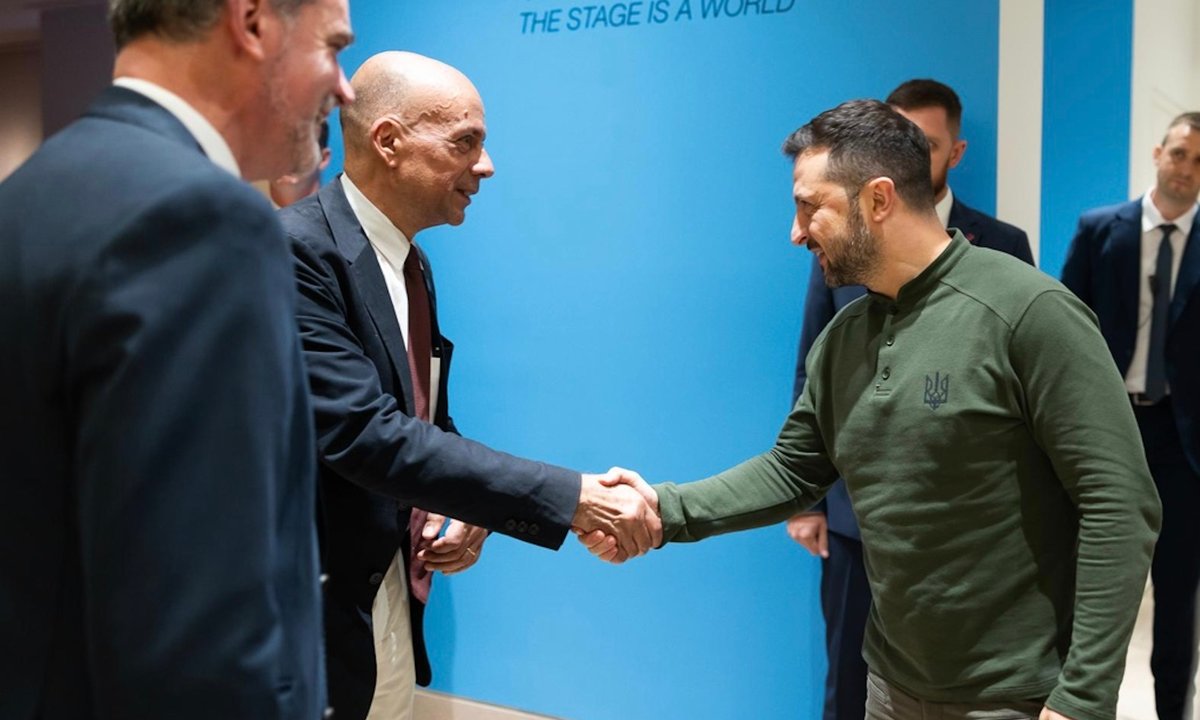 President Volodymyr Zelensky visits New York’s Ukrainian Museum, calls for ‘the decolonisation of Ukrainian art’ President Volodymyr Zelensky visits New York’s Ukrainian Museum, calls for ‘the decolonisation of Ukrainian art’