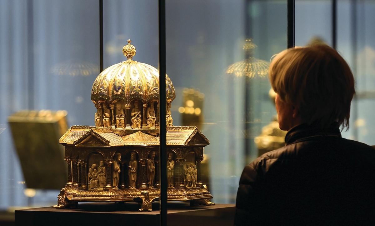 This cupola reliquary is part of the Guelph Treasure, displayed at the Kunstgewerbemuseum (Museum of Decorative Arts) in Berlin Photo: AFP Photo/Tobias Schwarz