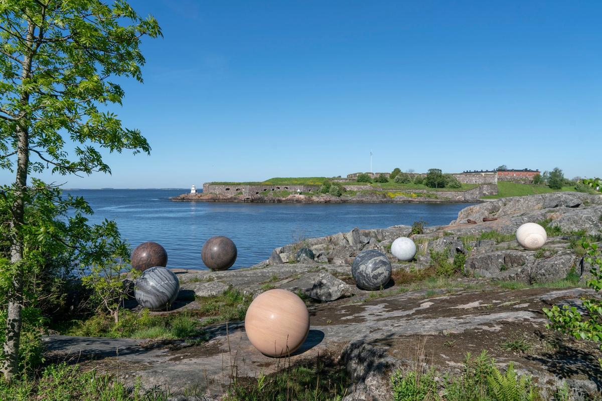 An installation view of Alicja Kwade's Pars pro Toto (2018) at the Helsinki Biennale (2021).
Courtesy of KÖNIG GALERIE, Berlin / London and Helsinki Biennale © Maija Toivanen/HAM/Helsinki Biennale