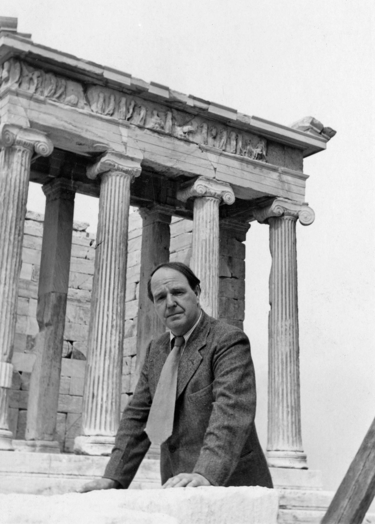 Henry Moore in front of the Temple of Athena Nike on the Acropolis, Athens, 1951 © The Henry Moore Foundation. Photo: Henry Moore Archive. Courtesy The Henry Moore Foundation Archive