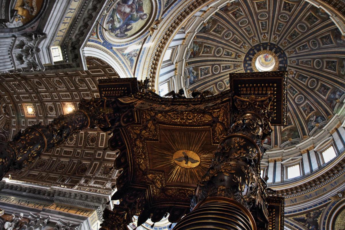 The manuscript describes the gold-leaf designs that the Renaissance artist used to decorate his Baldacchino canopy, which rises above the high altar of St Peter's Basilica
