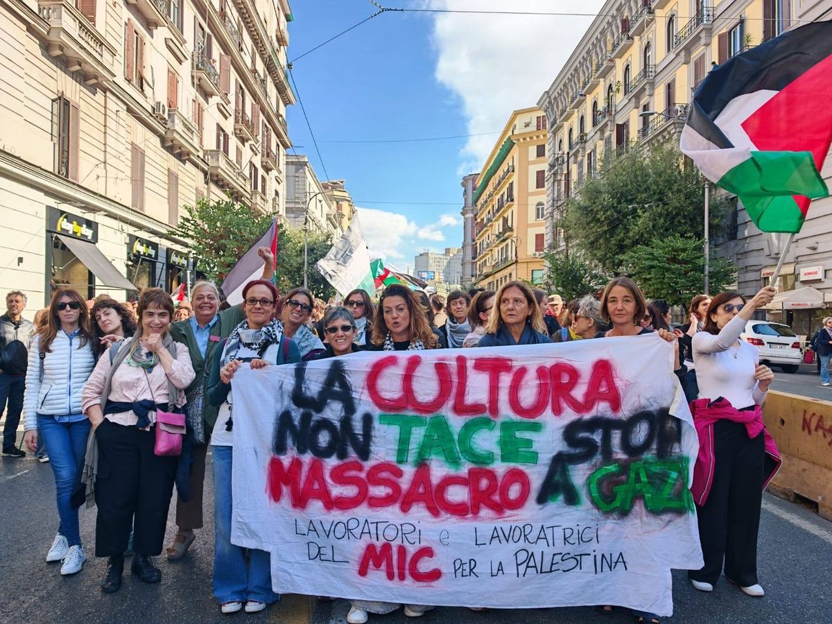 Cultural workers at the protest on 3 October

Photo: Raffaella Bosso