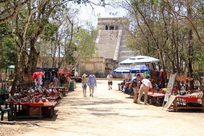 Vendors and artisans at Chichén Itzá prior to the recent closure Courtesy CIGPC