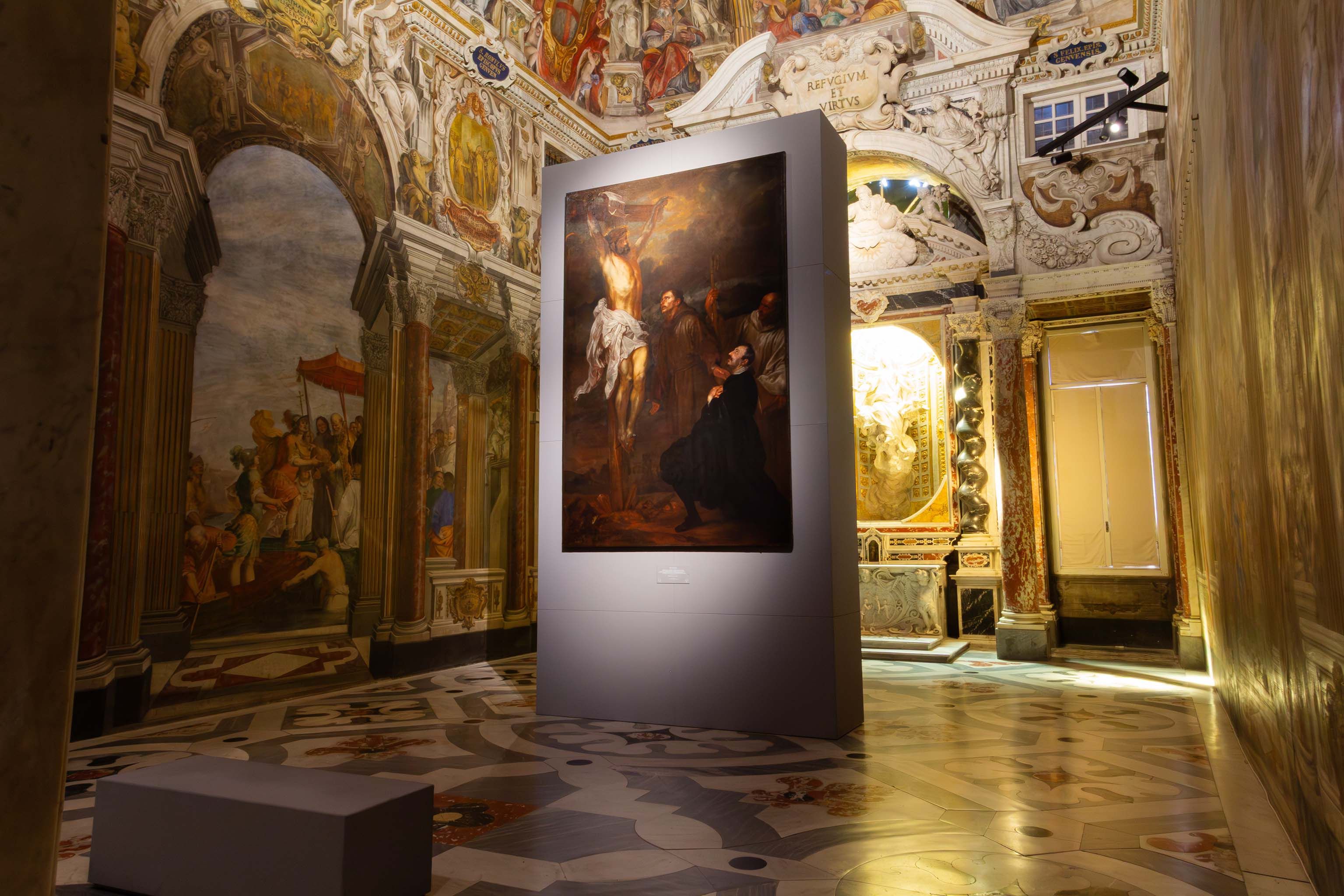 “The exhibition winds down in a stunning installation”: Anthony van Dyck’s Francesco Orero Presented to the Dying Christ by Saint Francis of Assisi and Saint Bernard of Clairvaux is being exhibited in the Doge’s Chapel Palazzo Ducale Fondazione per la Cultura/Drin Photo
