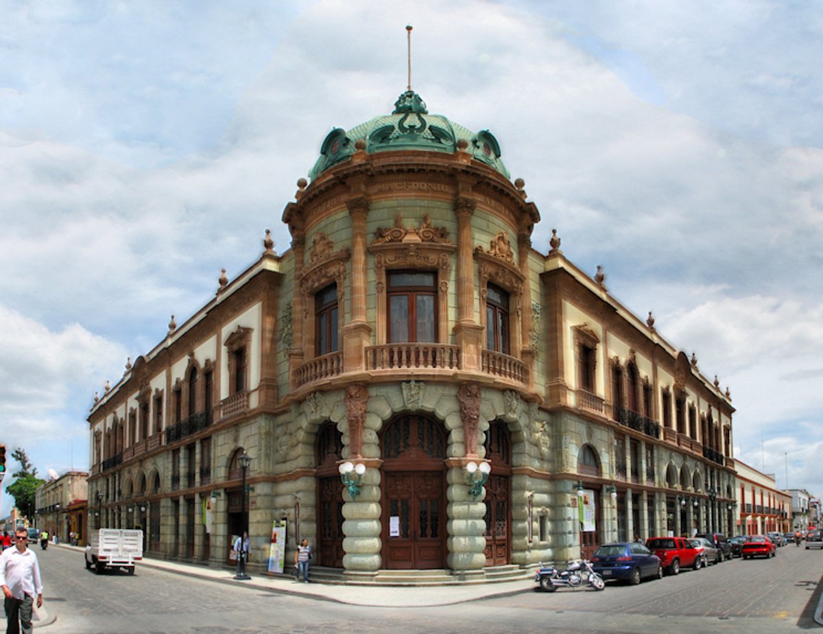 Oaxaca’s Teatro Macedonio Alcalá is a prime example of the local use of green tuff Photo: Nsaum75, via Wikimedia Commons