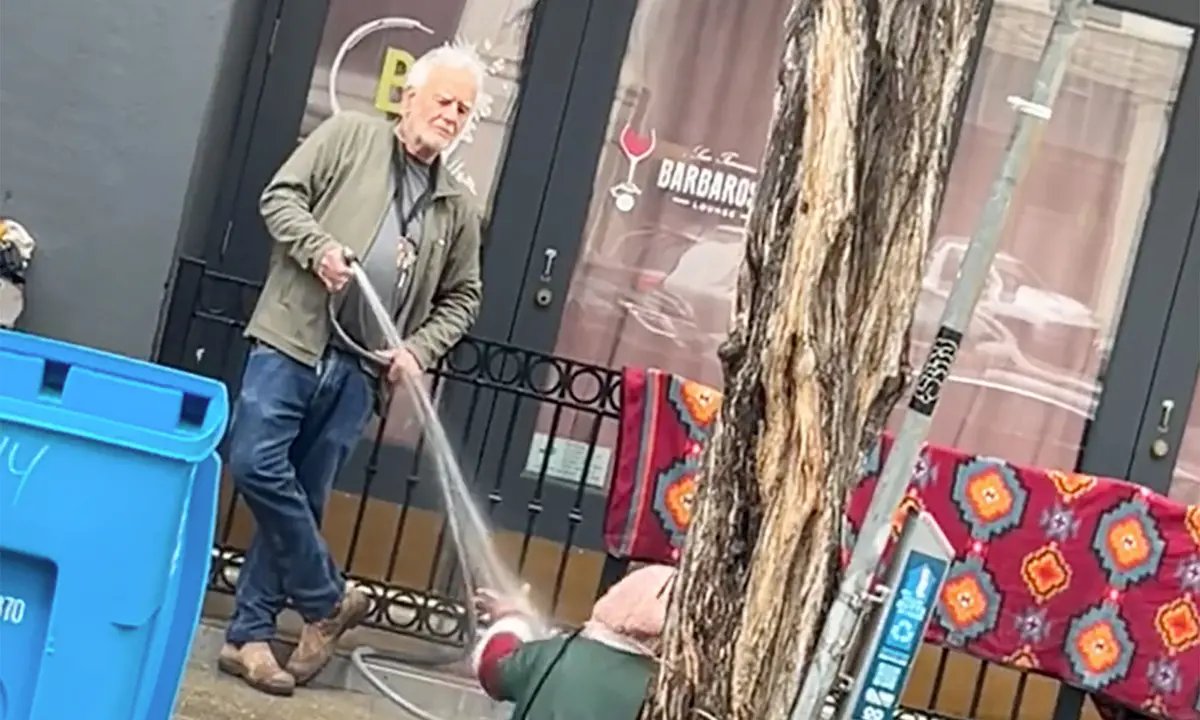 San Francisco gallerist filmed hosing down unhoused lady will full volunteer hours to keep away from jail time San Francisco gallerist filmed hosing down unhoused lady will full volunteer hours to keep away from jail time