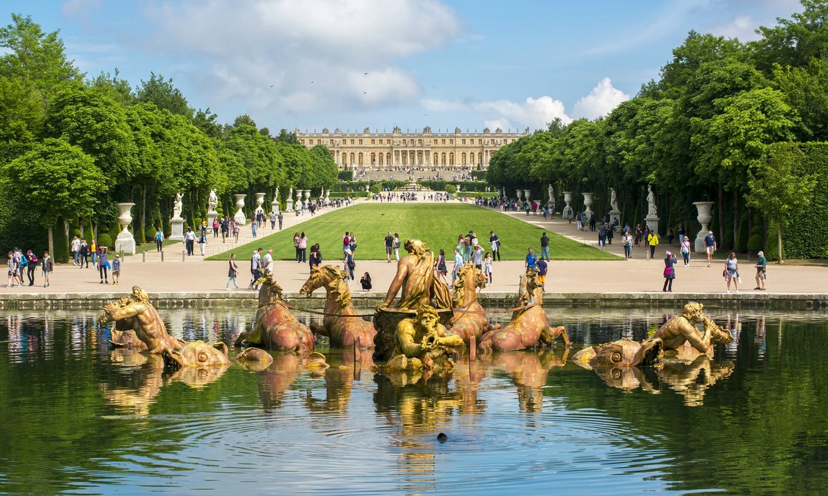 Eva Jospin follows in footsteps of Jeff Koons and Olafur Eliasson with a present on the Palace of Versailles Eva Jospin follows in footsteps of Jeff Koons and Olafur Eliasson with a present on the Palace of Versailles