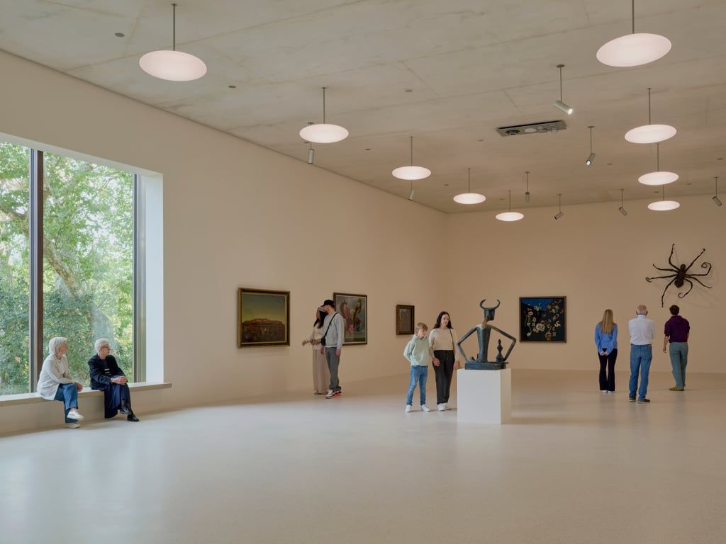 An interior view of the Fondation Beyeler’s new Wyss building

Photo: Mark Niedermann