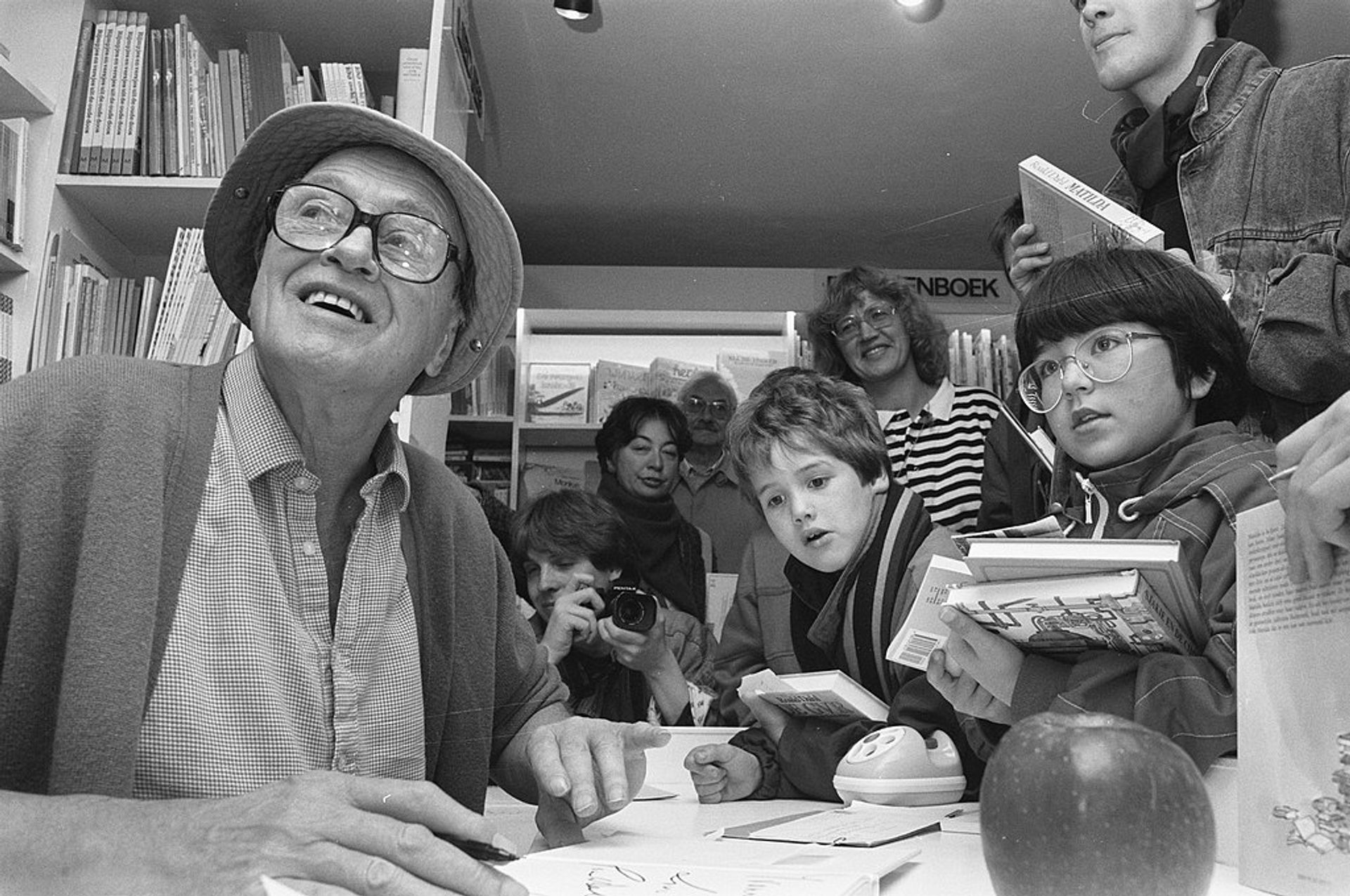 Roald Dahl at a book signing in Amsterdam in 1988

Wikimedia