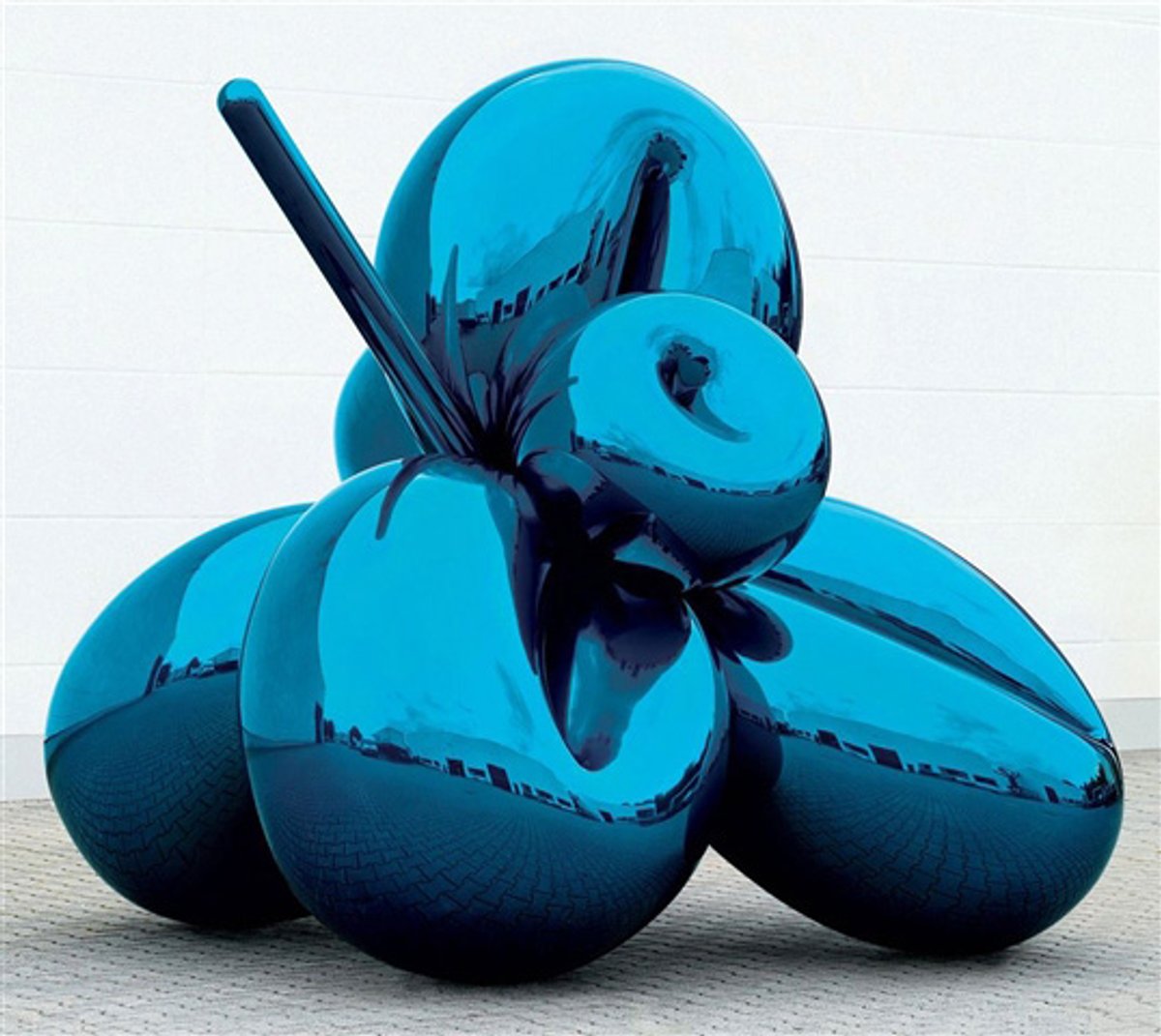 Jeff Koons, Balloon Flower (Blue), 1995-2000, hammered $1m below its $16m high estimate at Christie’s ($16.9m with premium)—far short of the $25.8m that its twin, Balloon Flower (Magenta) fetched at auction two years ago