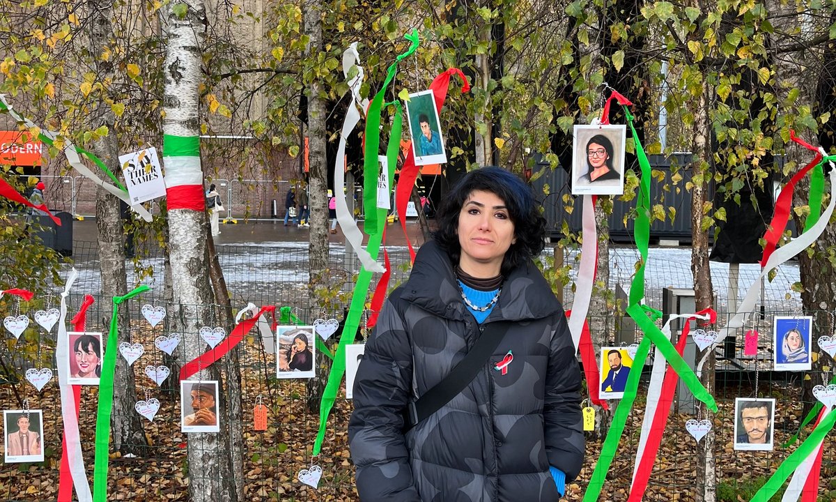 Iranian artist stages collaborative work outside Tate Modern commemorating recent victims of Khamenei’s regime Iranian artist stages collaborative work outside Tate Modern commemorating recent victims of Khamenei’s regime