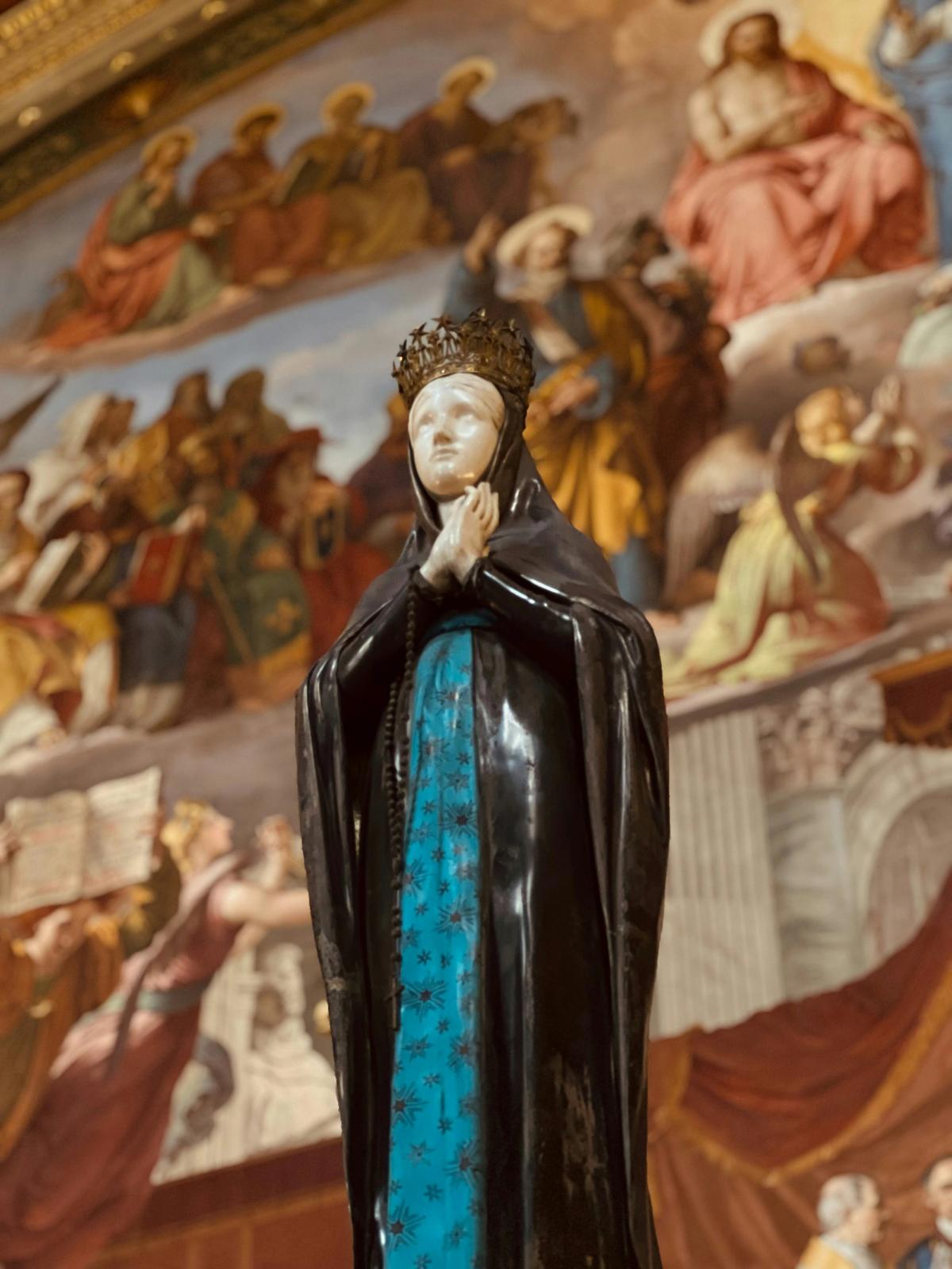 A statue of the Virgin Mary in the Room of the Immaculate Conception at Vatican Museums Photo by T S on Unsplash