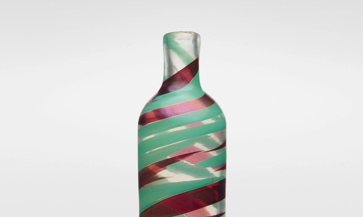 thrift-store vase sells for 7,100 at auction  thrift-store vase sells for 7,100 at auction