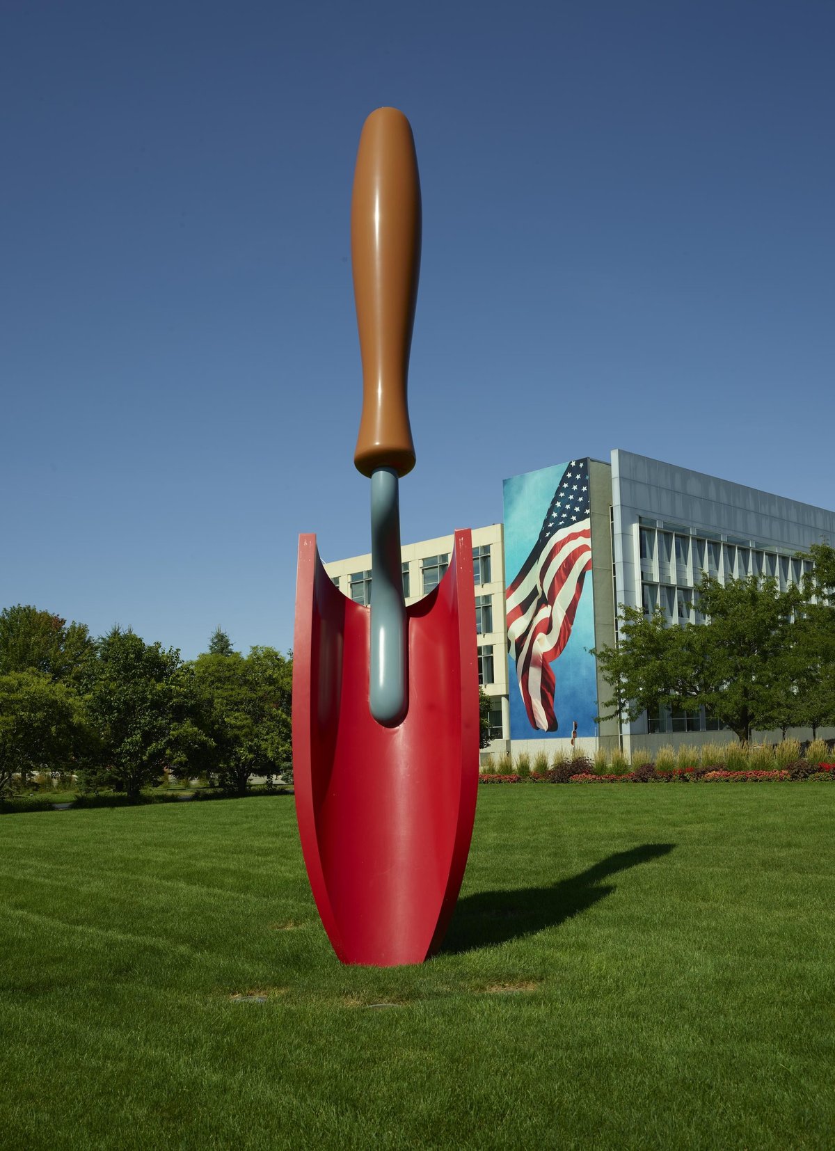 Claes Oldenburg and Coosje van Bruggen, Plantoir, 2001 Photo by Carol M. Highsmith. Carol M. Highsmith Archive, Library of Congress, Prints and Photographs Division