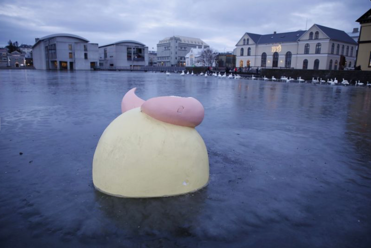 Steinunn Gunnlaugsdóttir's Mer-Sausage after the vandalism © Hari