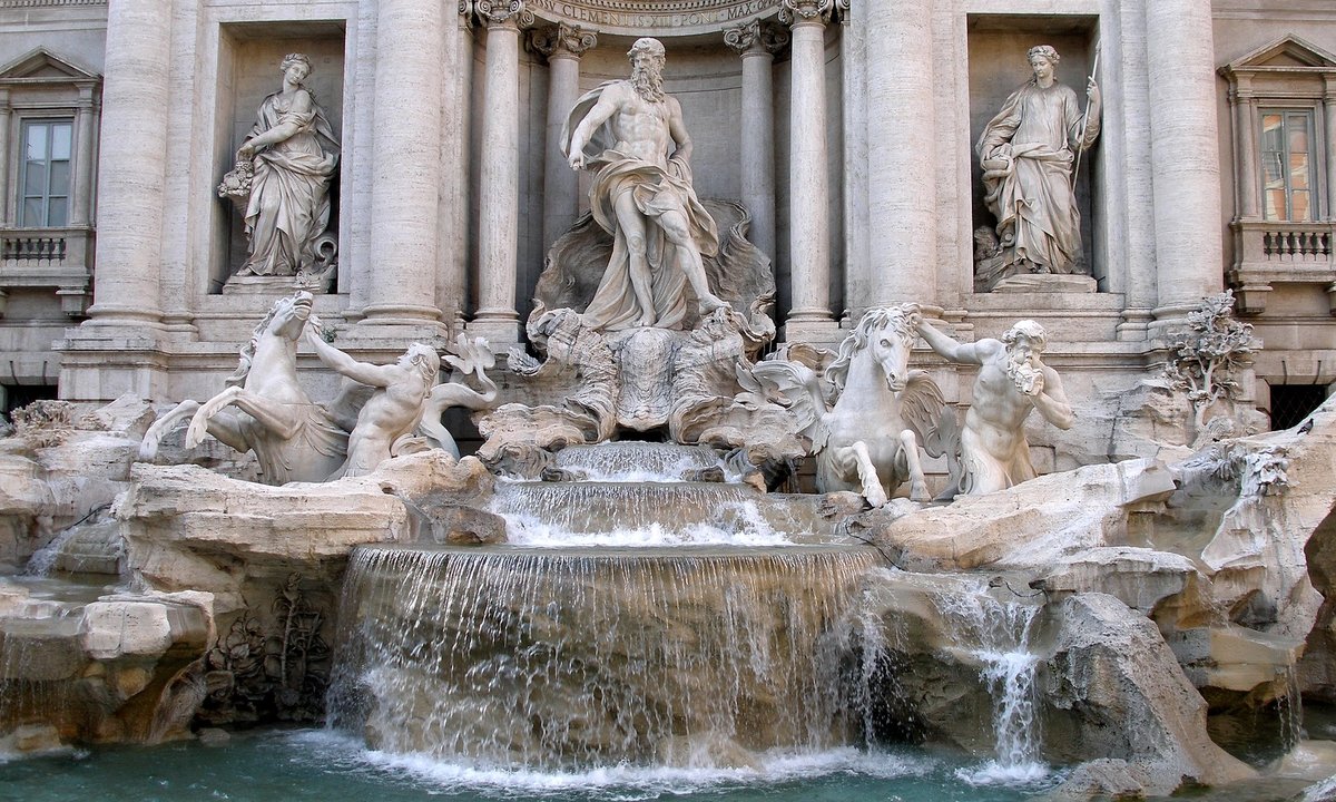 Trespassing vacationer wades into Rome’s Trevi Fountain Trespassing vacationer wades into Rome’s Trevi Fountain