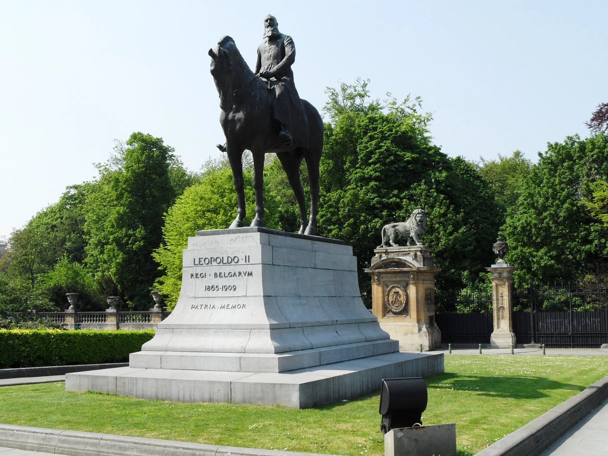 A petition calls for the removal of statues of Leopold II in Brussels starting with the monument in Place du Trone near the Royal Palace
