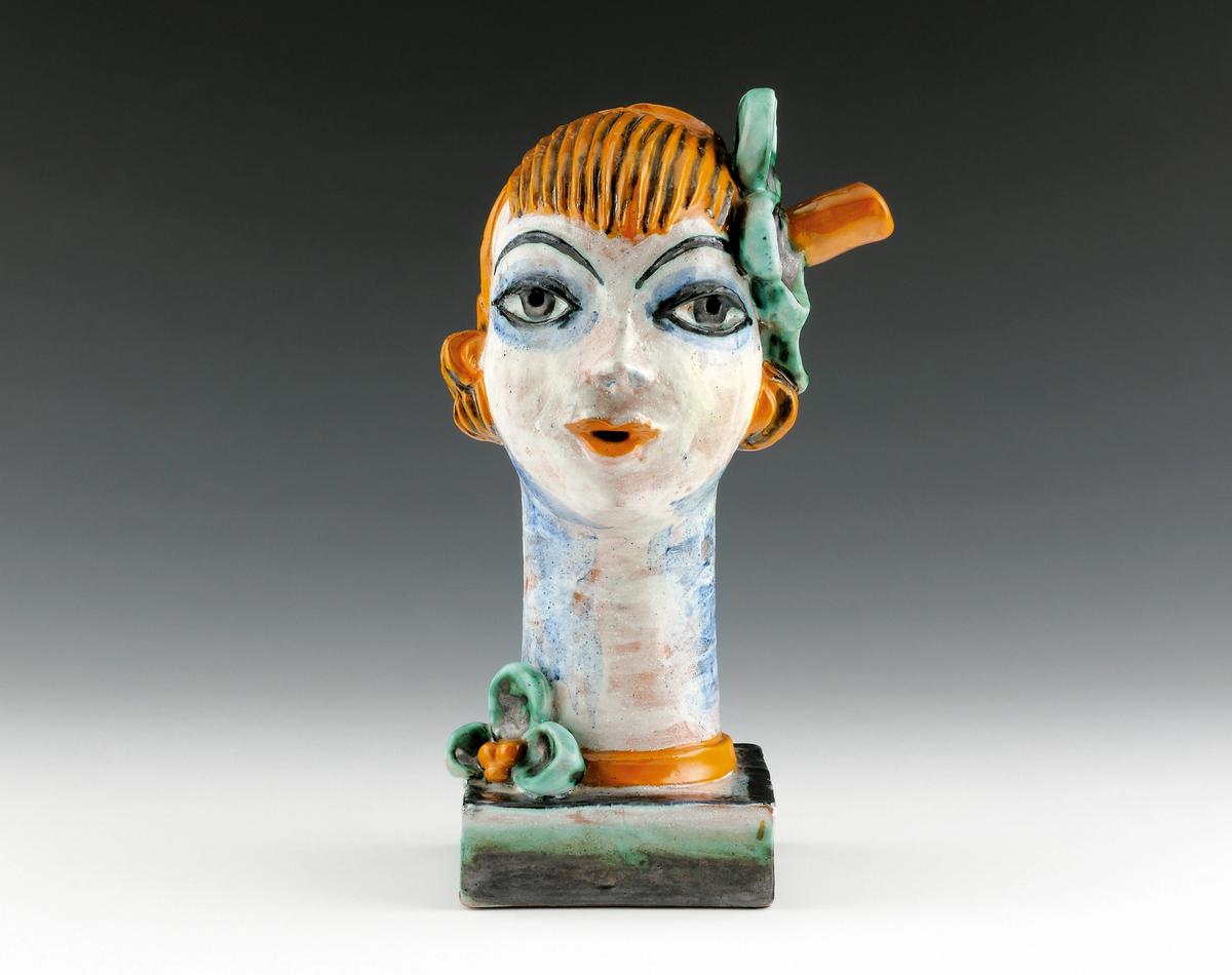 Vally Wieselthier ceramic work Girl’s Head with Blue Outlined Eyes (1928) © Galerie bei der Albertina Zetter