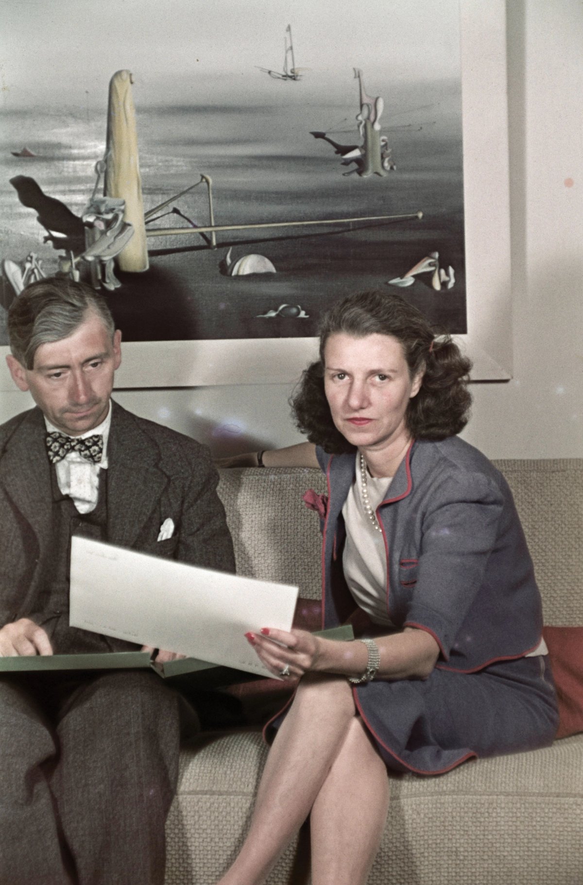 Peggy Guggenheim with the English art historian Herbert Read in 1939, during her time in the UK
Gisèle Freund/RMN-GP